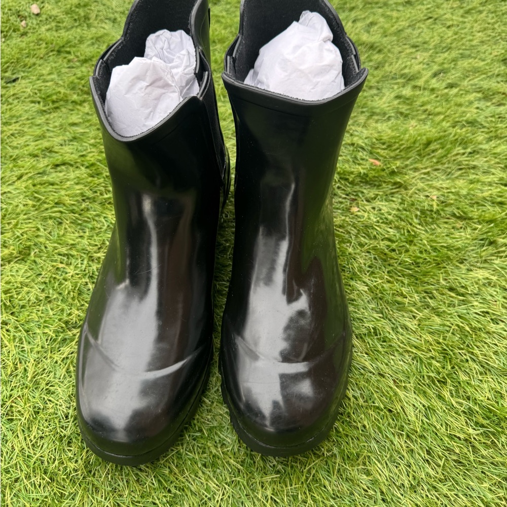 Clark’s Black Ankle Rain Boots - Picture 7 of 15